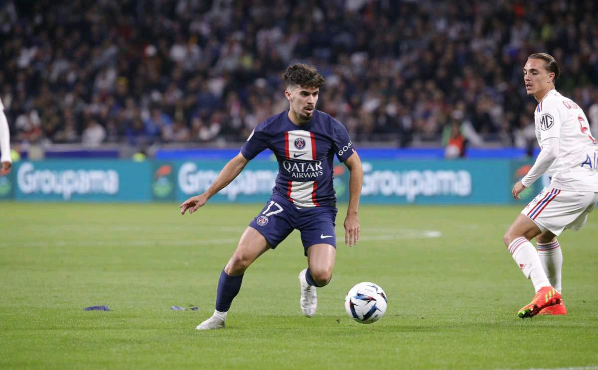 穆裏尼奧決定留在羅馬執教！.